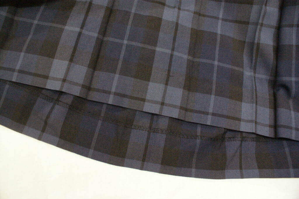 制服スカートの裾上げの縫製