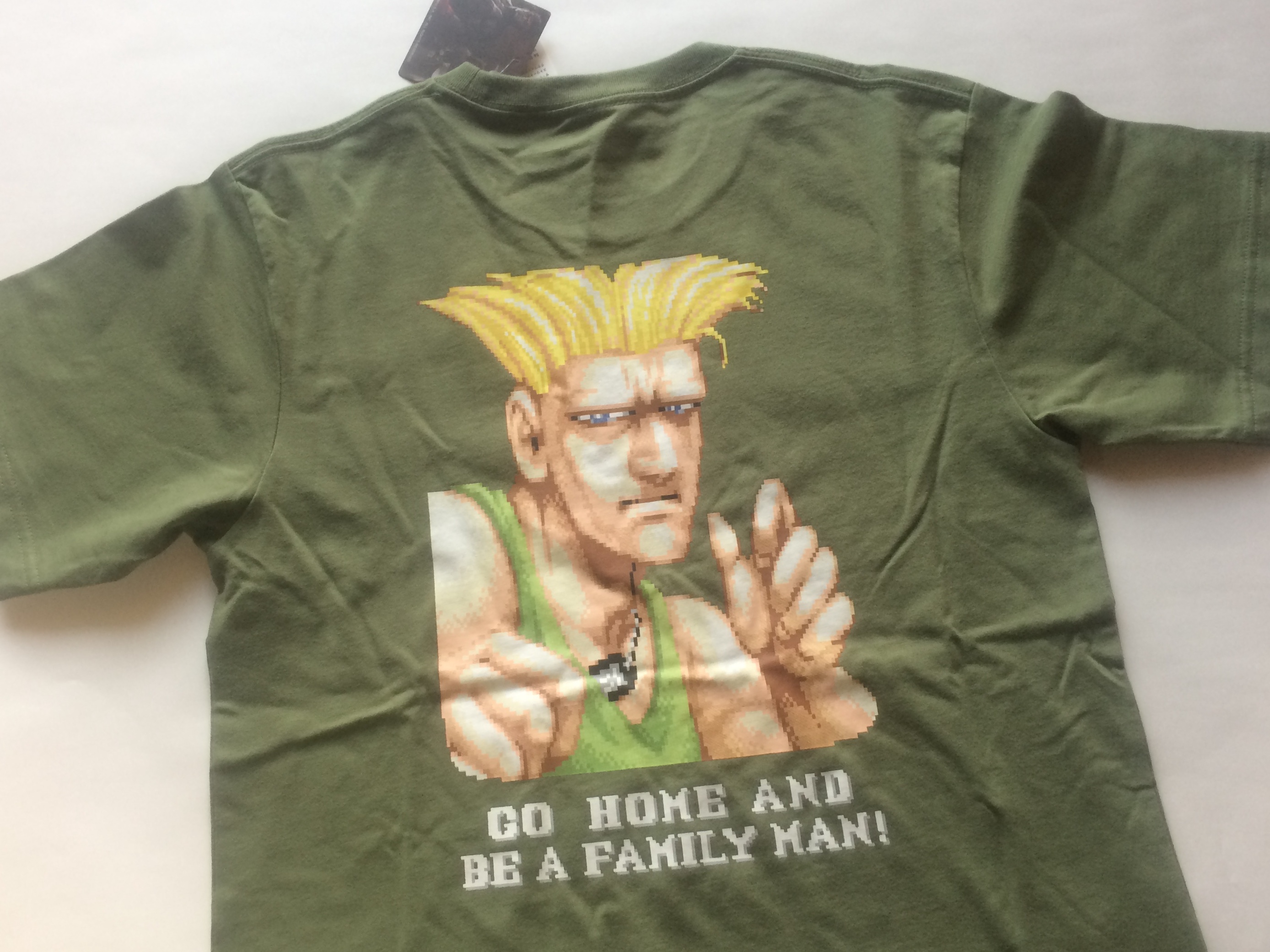 ストⅡのユニクロTシャツ。ガイルverはバックプリントがメインです。