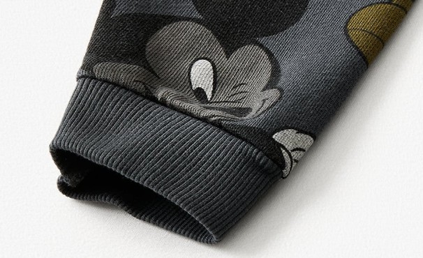 ZARAのディズニー ミッキーマウス パンツを裾上げ